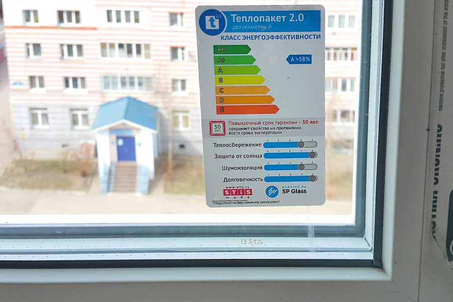Какие технические характеристики наносят на стеклопакет Наклейка на стеклопакете с его характеристиками